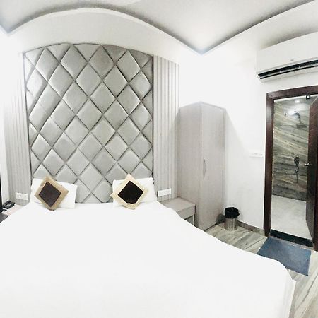 Hotel Green Apple Bareilly Bagian luar foto