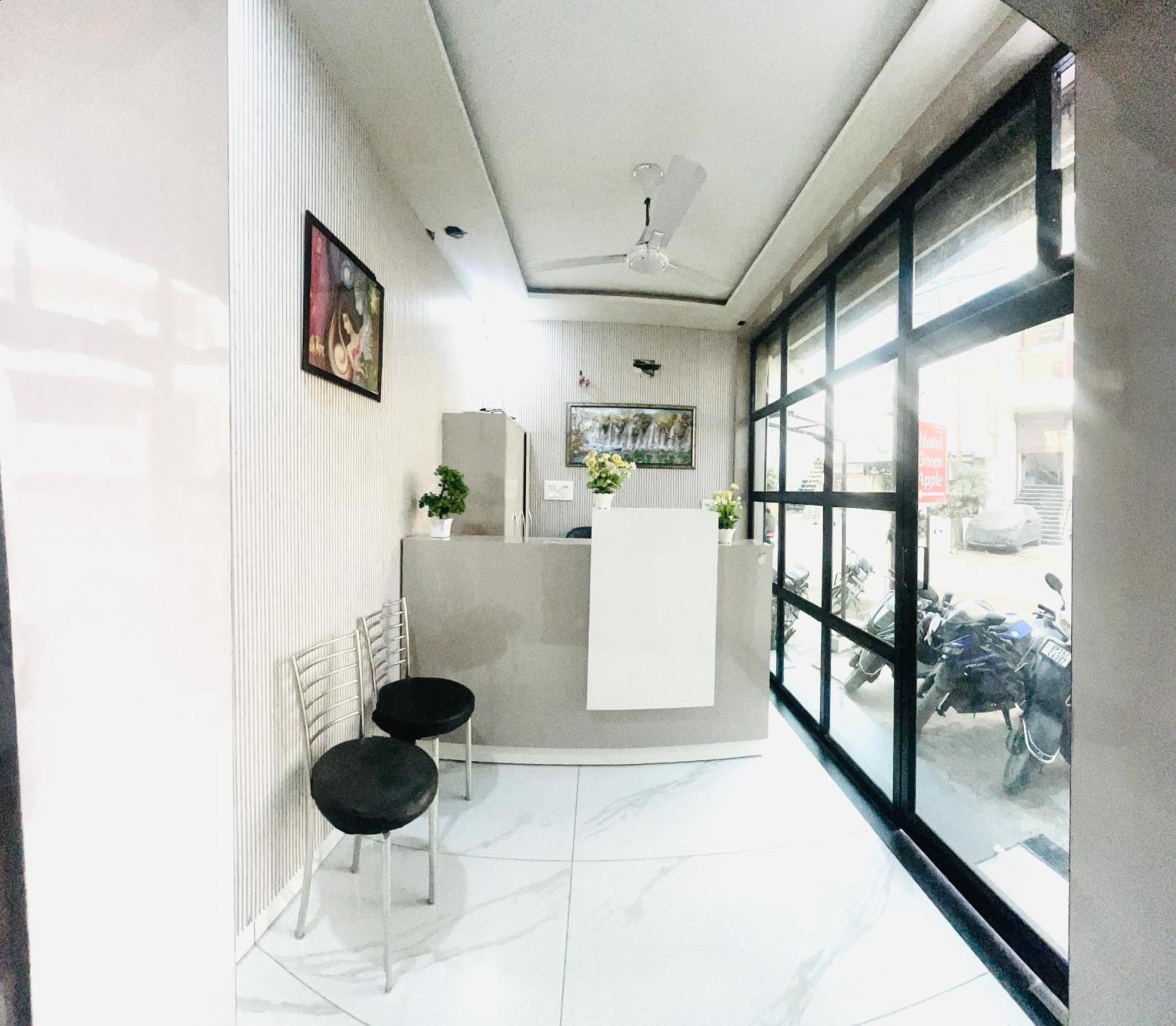Hotel Green Apple Bareilly Bagian luar foto