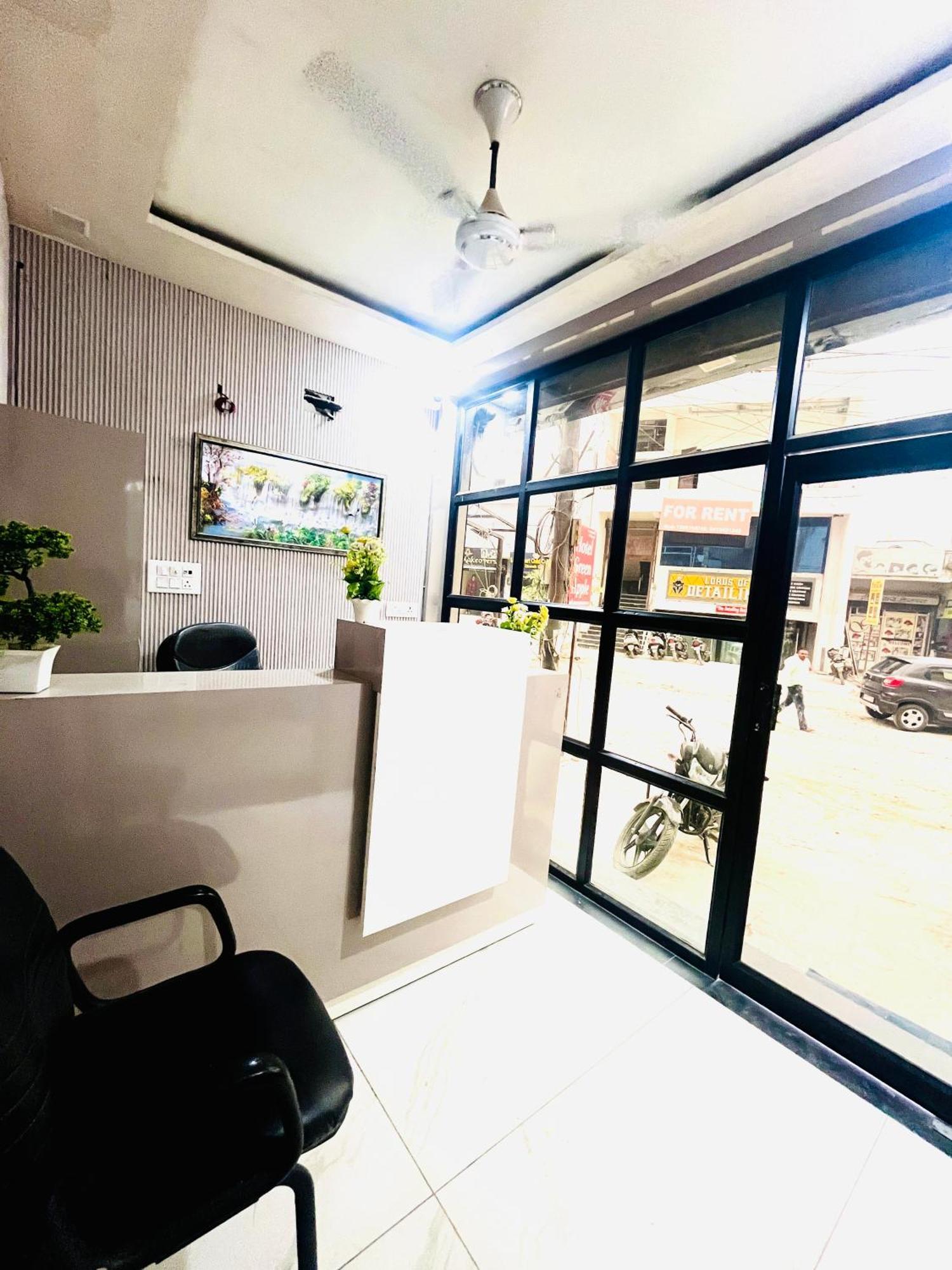 Hotel Green Apple Bareilly Bagian luar foto