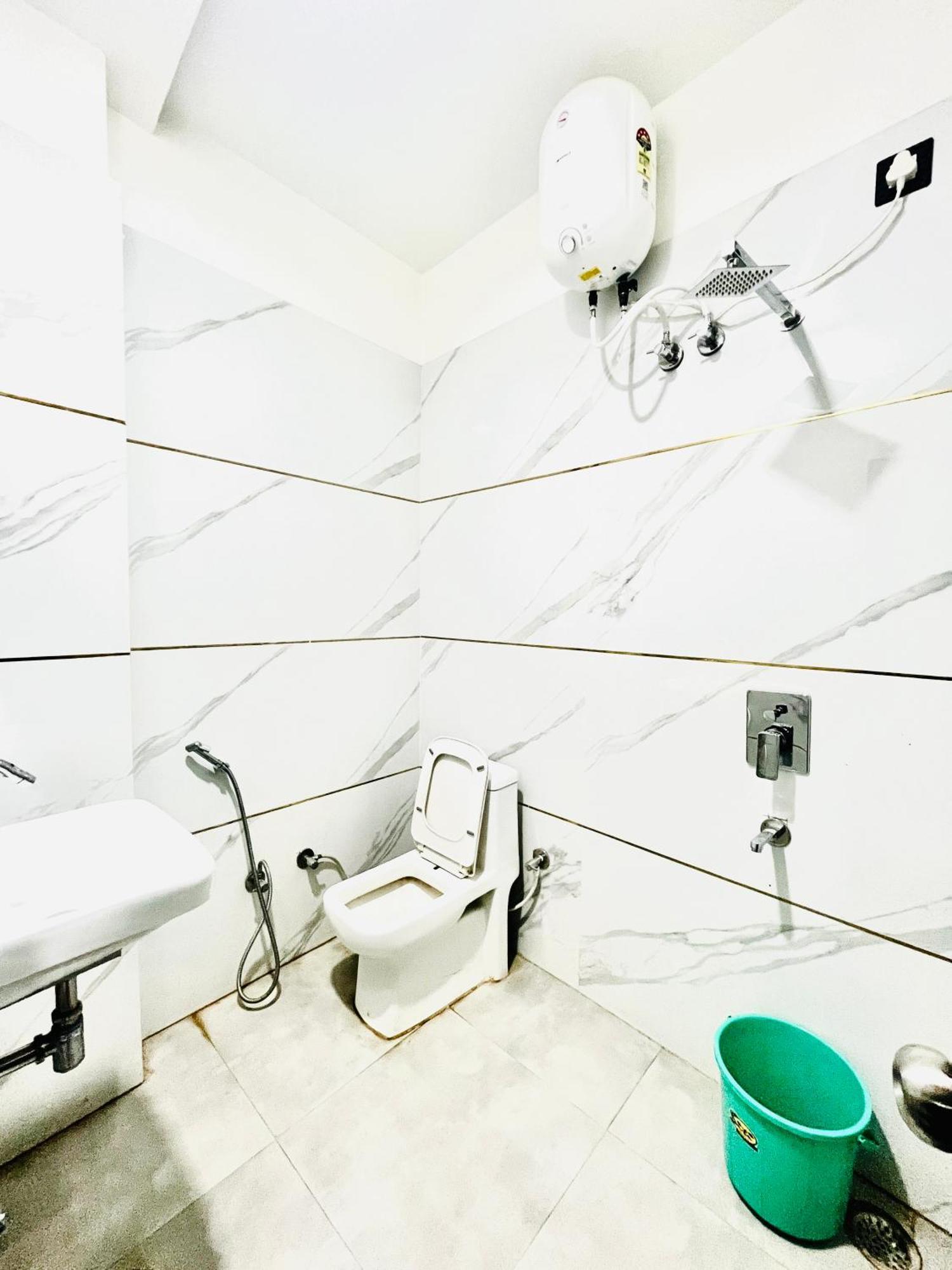 Hotel Green Apple Bareilly Bagian luar foto