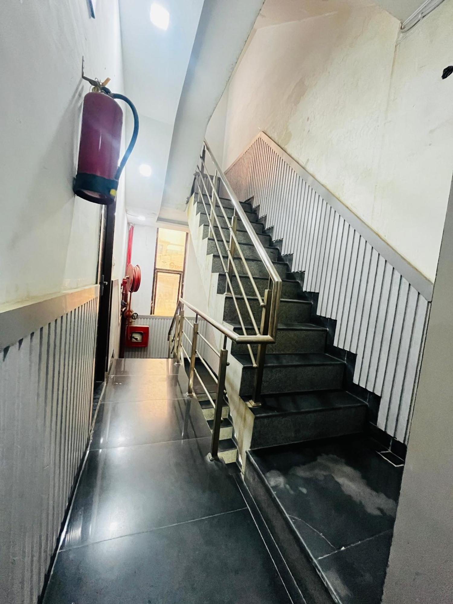 Hotel Green Apple Bareilly Bagian luar foto