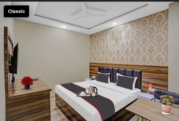 Hotel Green Apple Bareilly Bagian luar foto